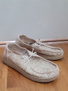 Hey Dude Women's Beige Patterned Espadrille Sneakers Shoes Slip On Size 10